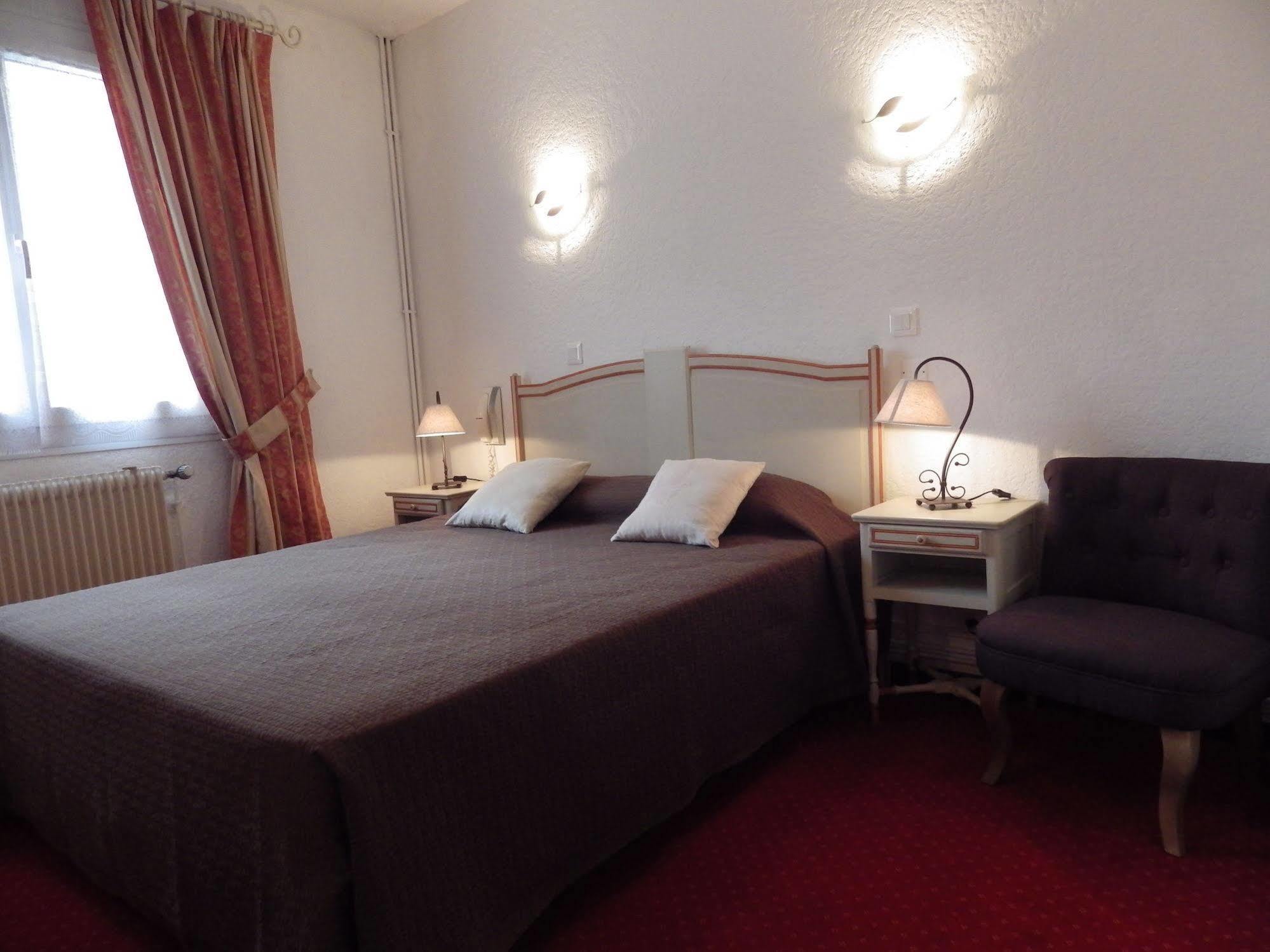 Hotel Porte De Camargue - Les Quais D'arles 2*